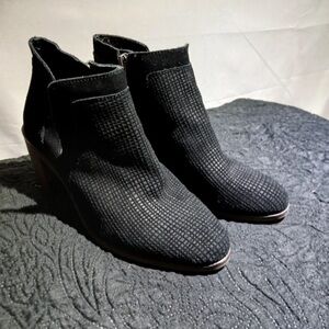 Lucky Brand Black Textured Ankle Boots